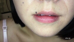 [Mouth/lips/tongue/throat fetish] Take a close-up shot of the mouth of a sister who looks good with a mole (underwear)