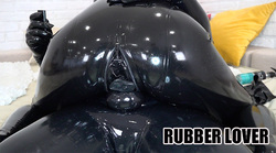 Rubber Rubber Rubber~橡膠少女像肛塞一樣看著鏡頭~
